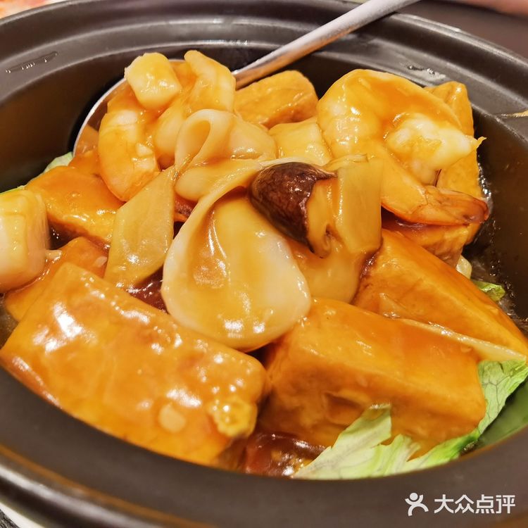环球的珍宝海鲜美味大餐