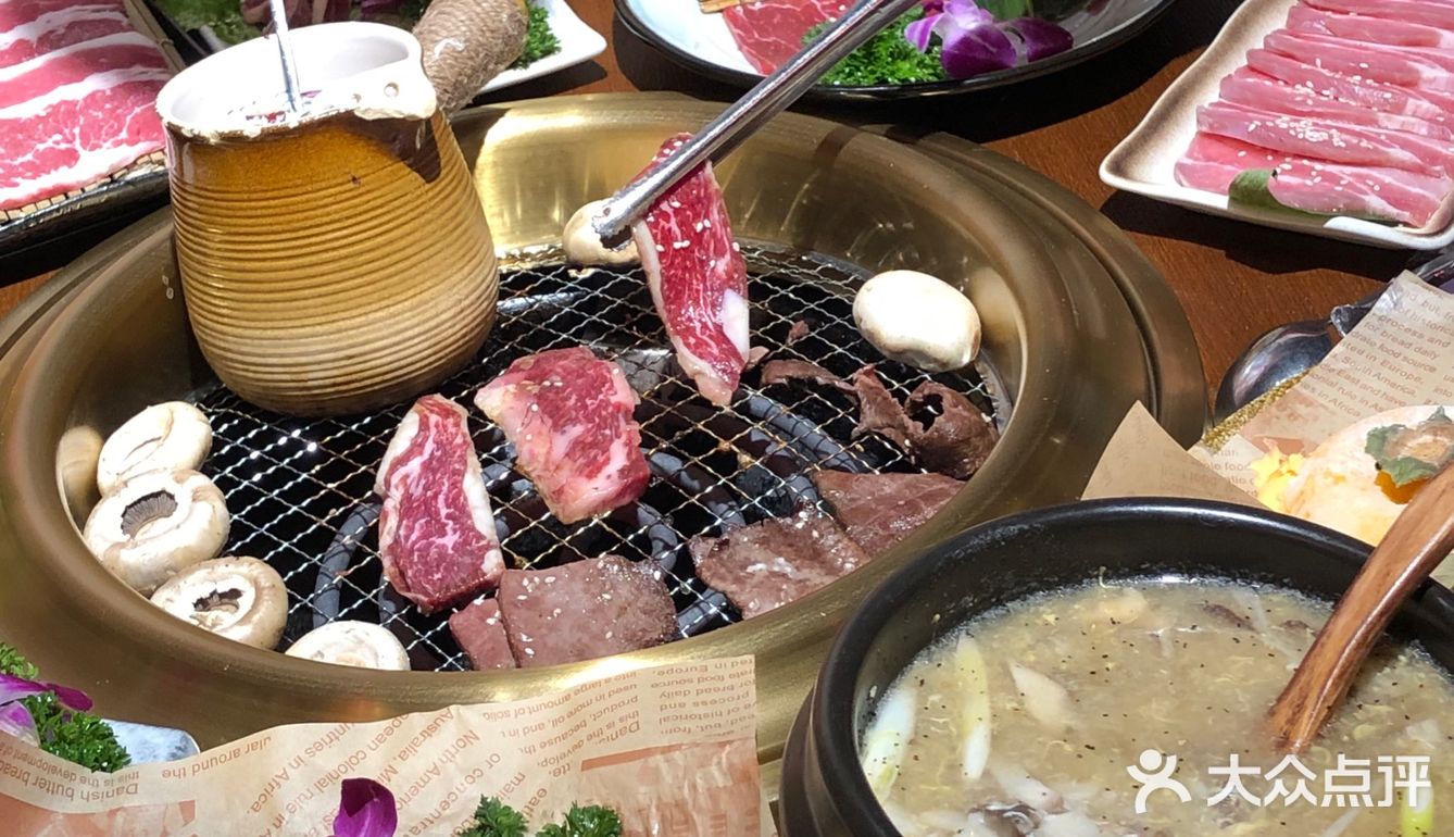 一边喝罐罐烤奶一边吃烤肉，简直要幸福到哭[流泪]好吗？