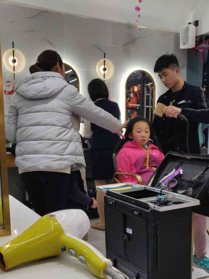 名尚美容养生顾问-"【项目】剪发这家店发型师的水平非常差!