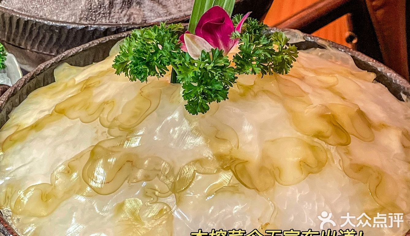 不愧是AB开的火锅店，连榨菜都这么清新脱俗！