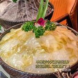 不愧是AB开的火锅店，连榨菜都这么清新脱俗！