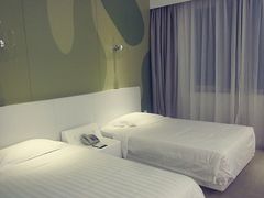 -深圳东部华侨城瀑布酒店