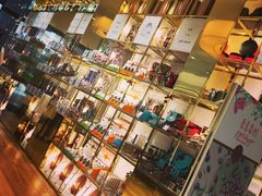 零售区-VENCHI 闻绮(上海佛罗伦萨小镇店)