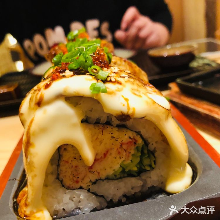 环境： 餐厅地点在金鹰2期9楼，上了楼就能看到