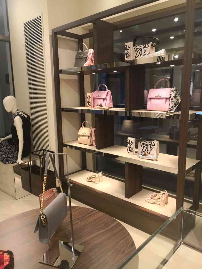 菲拉格慕(枫叶小镇奥特莱斯店)