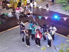 -瑞虹新天地月亮湾