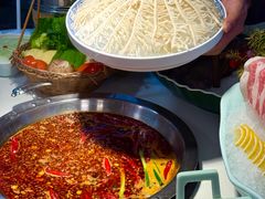 -茅草房·河畔园林火锅