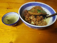 辣肉面-沪西老弄堂面馆(定西路店)