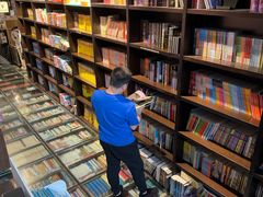 -钟书阁(松江泰晤士小镇店)