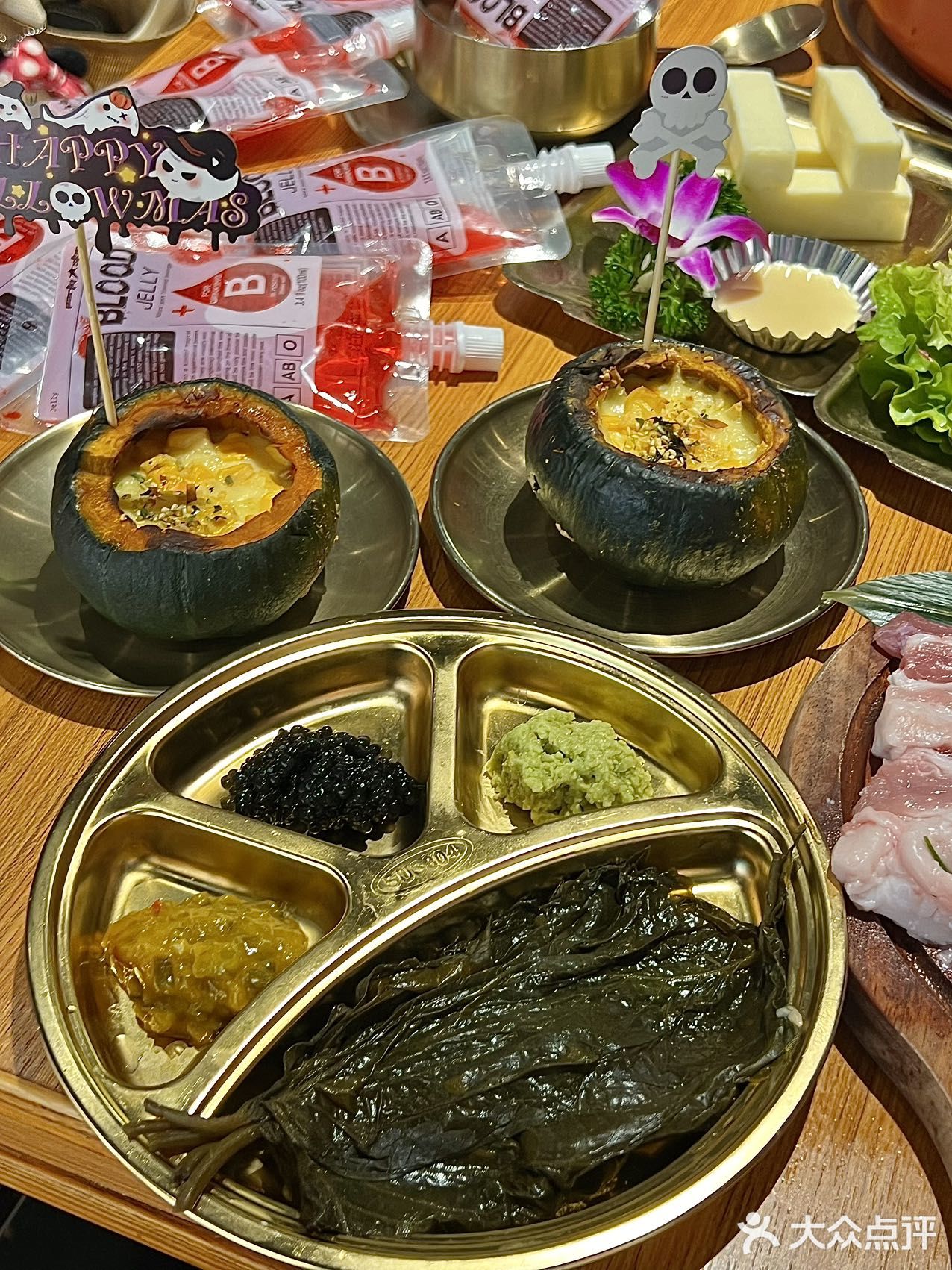 卧卧卧！！烤肉店也换万圣节皮肤了！！