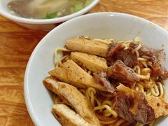-松树干拌面店