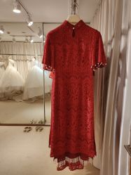-满庭芳婚纱礼服店