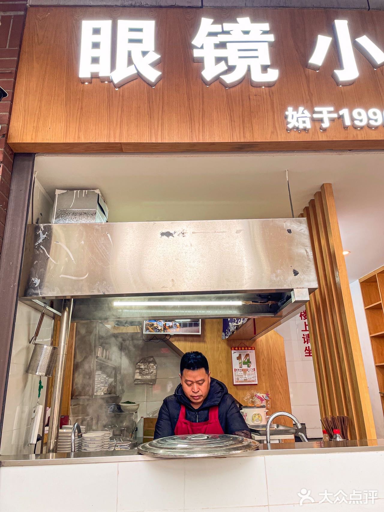 对于我们重庆人来说,大清早吃一碗小面实在是太安逸了