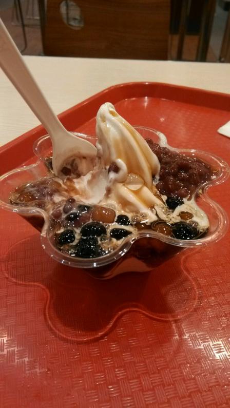 肯德基(莘庄店)-"这块冷饮冰淇淋真赞,上面浇着红豆,还有珍.