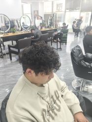 -藤野造型烫染·漂发