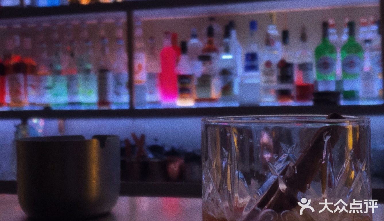 一顿晚饭能有两种享受的西餐厅餐吧