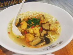 鸡汤蘑菇面-赵崽儿川式面品(金桥国际店)