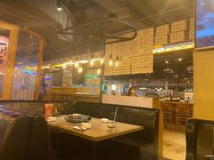 大堂-日进一片海.生腌海鲜火锅.宵夜烧烤(三里屯总店)