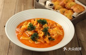 Braised Shrimp with Rice Cake in Golden Sauce
