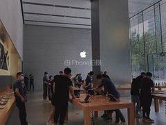 -Apple零售店(华贸购物中心店)