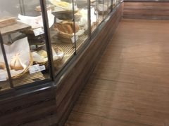 面包甜点陈列柜-欧式面包坊(青岛万象城店)
