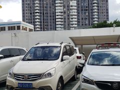 -新阳丽舍花园小区-内部地面停车场