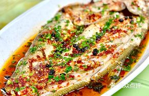 Bean-Flavored Steamed Bighead Carp