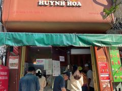 -Bánh Mì Huynh Hoa