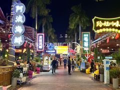 -三亚火车头万人海鲜广场