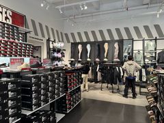 -UNDER ARMOUR(新燕莎奥莱店)