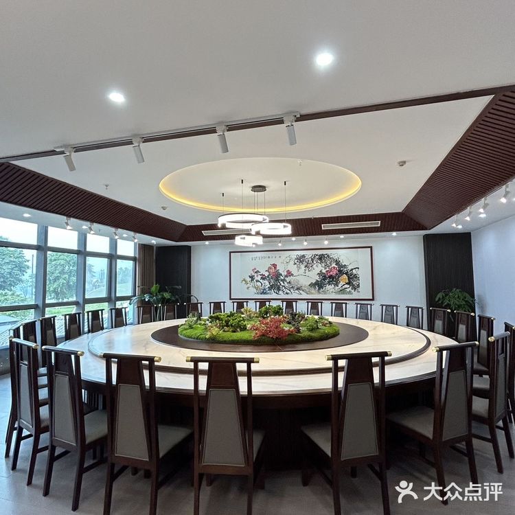 从江湖菜到传统川菜都能找到身影,吃上鲜活美味的菜肴