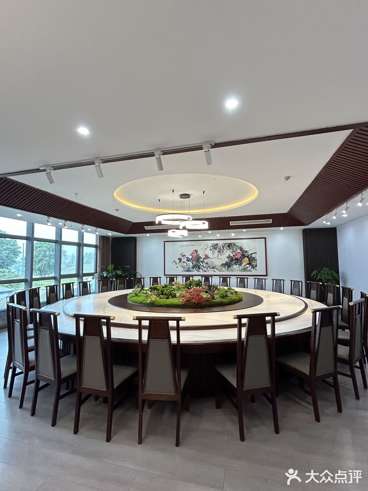 从江湖菜到传统川菜都能找到身影，吃上鲜活美味的菜肴