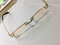 -杰伦眼镜·依视路·星趣控