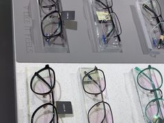 -视野联行眼镜•蔡司•依视路(温江店)