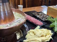 -果松木炭酸菜铜火锅·外婆参鸡汤