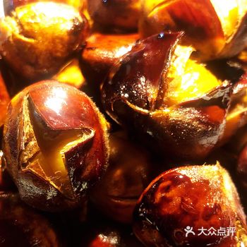 最近是坚果成熟的季节。吃了青皮的新疆纸皮核桃