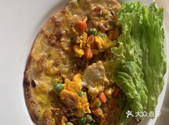 小中火燜燒，待貼鍋面黃酥起鼓后，翻面繼續烙