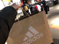 -阿迪达斯(百联徐汇商业广场运动旗舰店)