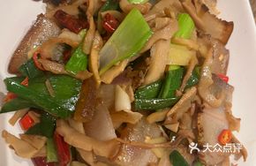 Oil-braised Bamboo Shoots Stir-fried with Smoked Pork