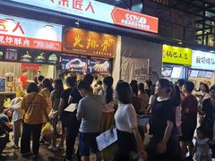 等位区-八一好吃街·高品美食广场