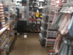 -名创优品(北京新中关购物中心地铁层店)