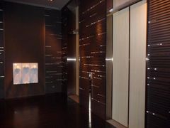 上海柏悦酒店外交官套房-1楼的电梯间-上海柏悦酒店