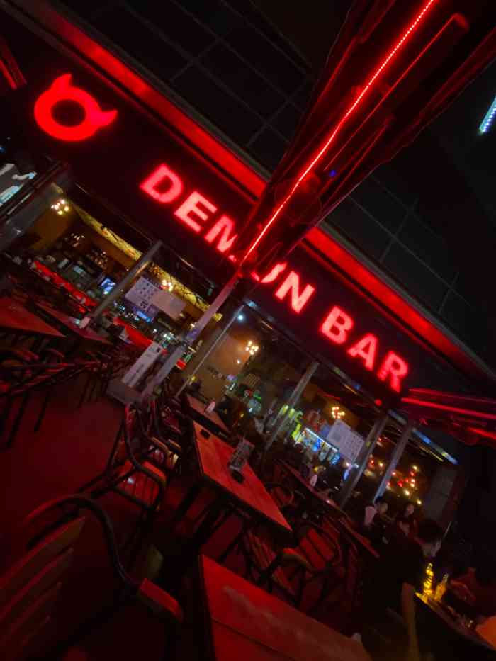 魔王酒吧(下沙店)-"人敲级多的,没有喝酒,只是点了几杯柠檬茶.