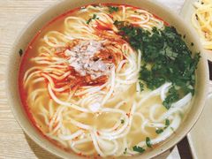 -亮亮面馆(经六路店)