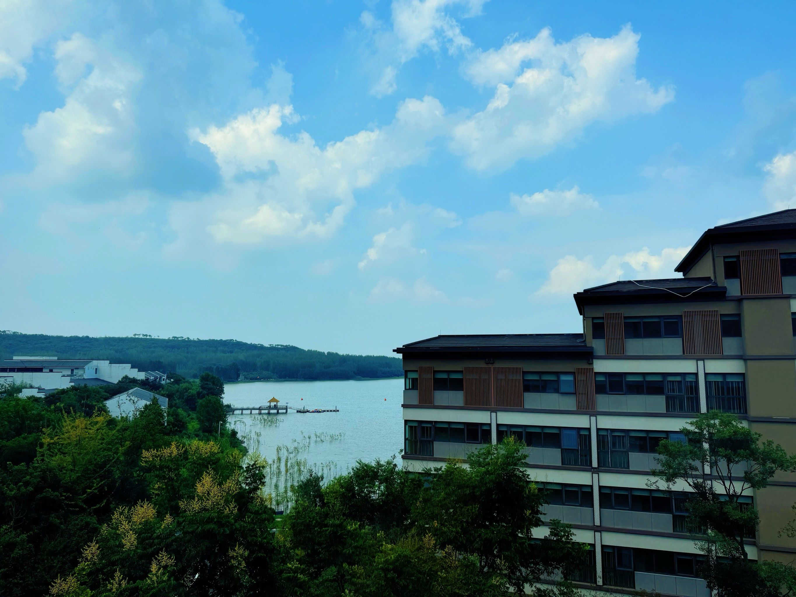 「盱眙天泉湖金陵山庄」
周末来盱眙吃个龙虾,天泉湖说是盱眙县最好