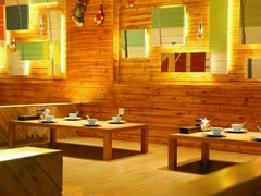 卡座-Lia Cafe Bar Restaurant松山咖啡屋