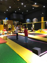 -蹦蹦跳跳(新奥购物中心店)