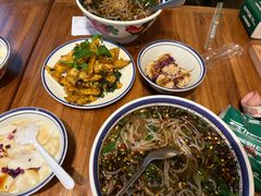 -云阿蛮云南生烫牛肉米线(奉贤路店)