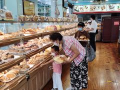 面包甜点陈列柜-新侨三宝乐面包店(崇文门店)