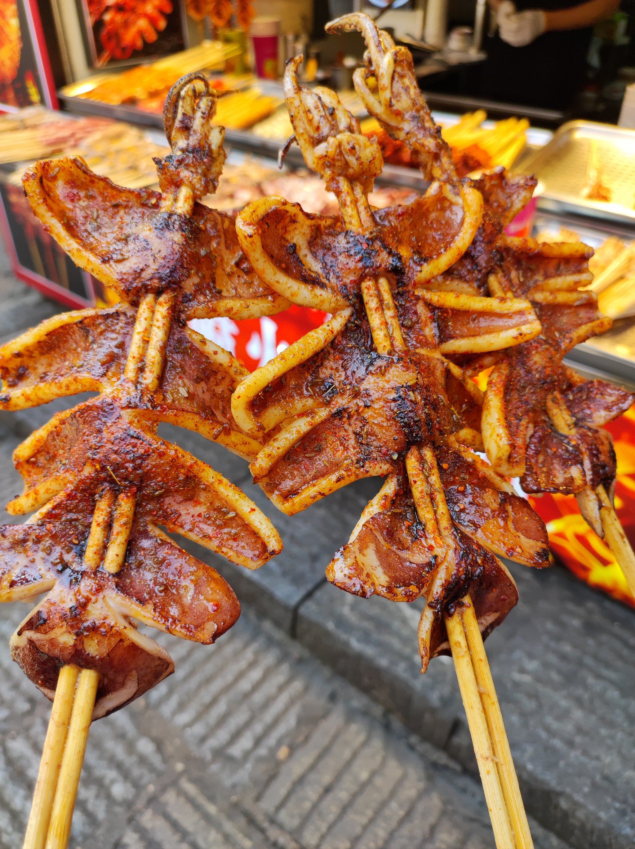 这鱿鱼好香呀,超大一串好满足呀
